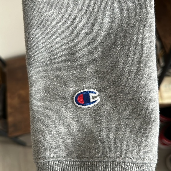 Champion crewneck worn twice - Picture 4 of 4